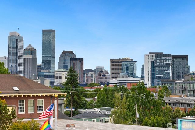 702 11th Avenue E, Seattle, WA 98102