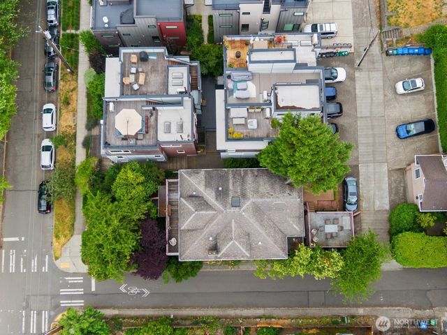 702 11th Avenue E, Seattle, WA 98102