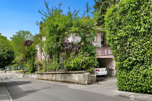 702 11th Avenue E, Seattle, WA 98102