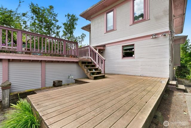 702 11th Avenue E, Seattle, WA 98102