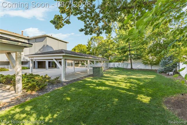 662 Purdy Street 323, Birmingham, MI 48009