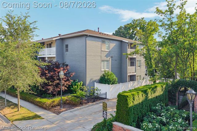 662 Purdy Street 323, Birmingham, MI 48009