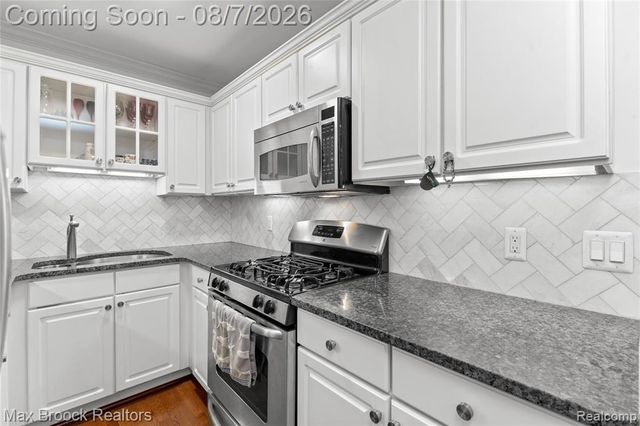 662 Purdy Street 323, Birmingham, MI 48009
