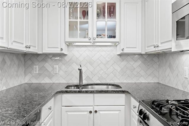 662 Purdy Street 323, Birmingham, MI 48009