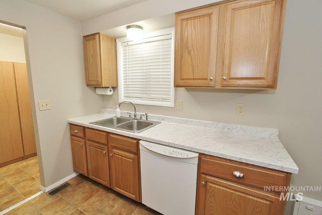 115 N Rowena, Nampa, ID 83651