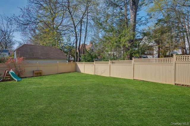 19 Nassau Road, Larchmont, NY 10538