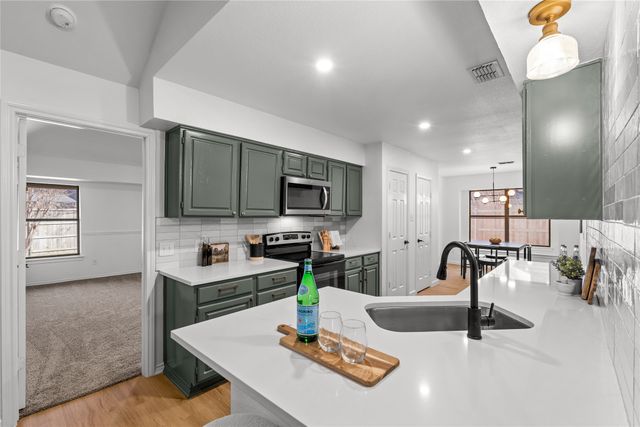 7417 Sean Drive, North Richland Hills, TX 76182