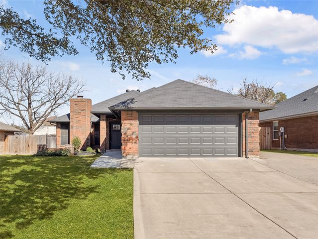 7417 Sean Drive, North Richland Hills, TX 76182