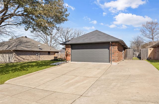 7417 Sean Drive, North Richland Hills, TX 76182