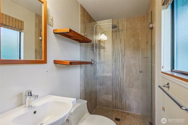 4708 Grandview Drive W, Tacoma, WA 98466