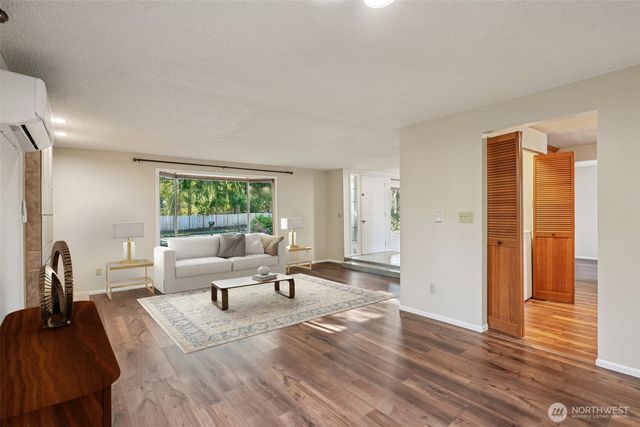 4708 Grandview Drive W, Tacoma, WA 98466