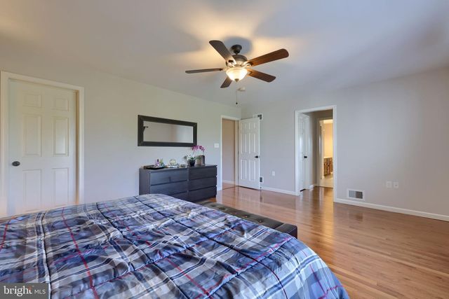 504 BROOKSHIRE DR, Lancaster, PA 17601