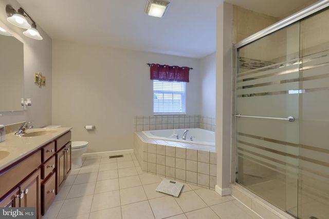 504 BROOKSHIRE DR, Lancaster, PA 17601