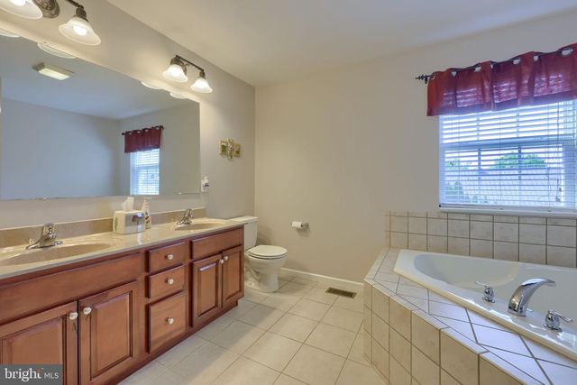 504 BROOKSHIRE DR, Lancaster, PA 17601