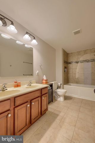 504 BROOKSHIRE DR, Lancaster, PA 17601