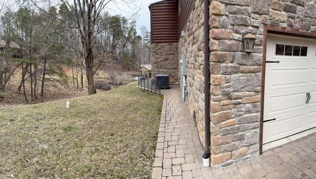 110 Windmere TRL, Moneta, VA 24121