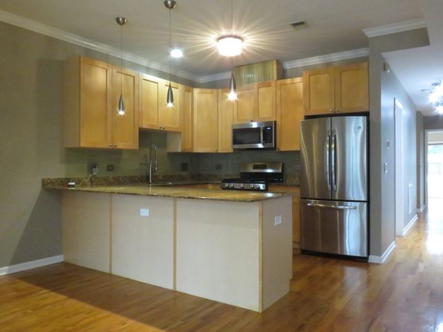 633 E Bowen Avenue 1W, Chicago, IL 60653