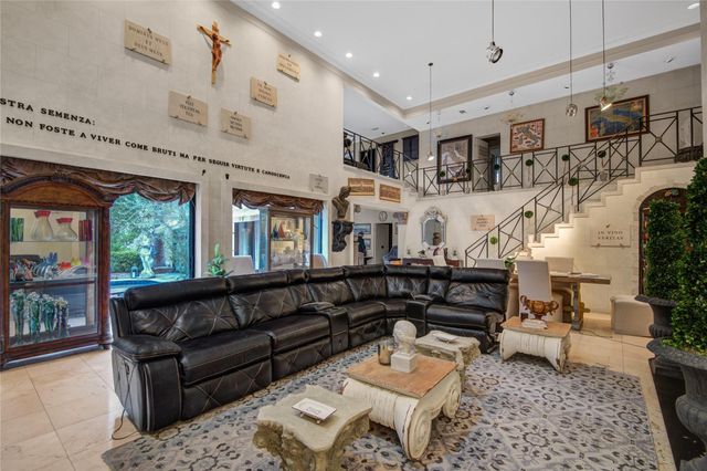 526 Bolton Place, Houston, TX 77024