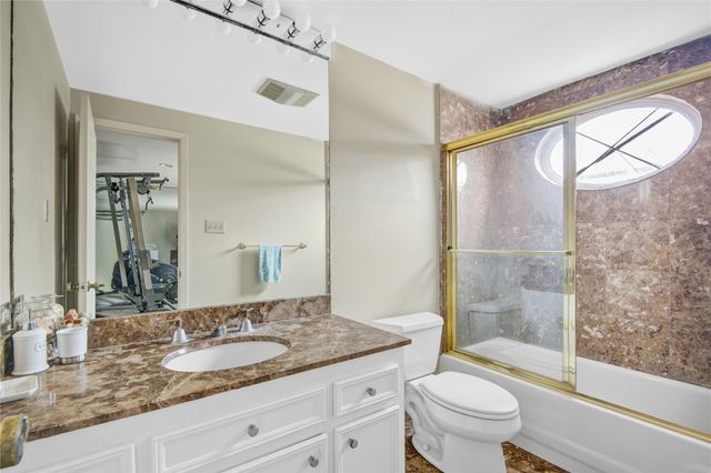 526 Bolton Place, Houston, TX 77024