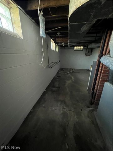 11705 Farringdon, Cleveland, OH 44105