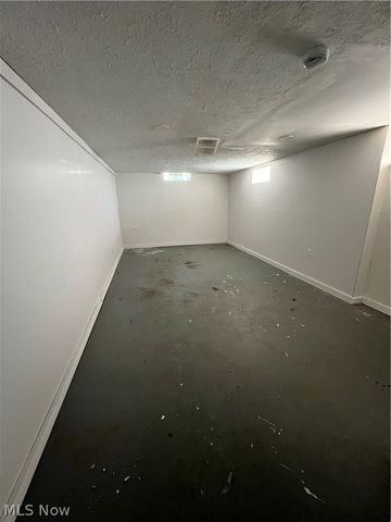 11705 Farringdon, Cleveland, OH 44105