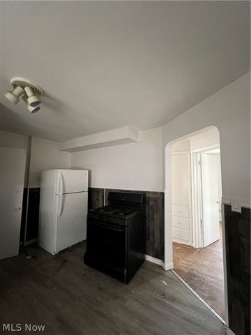 11705 Farringdon, Cleveland, OH 44105