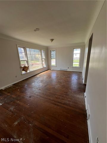 11705 Farringdon, Cleveland, OH 44105