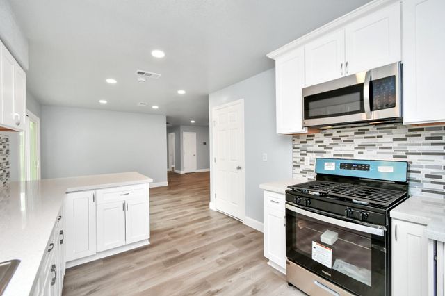 6411 Hollow Oaks Drive, Houston, TX 77050