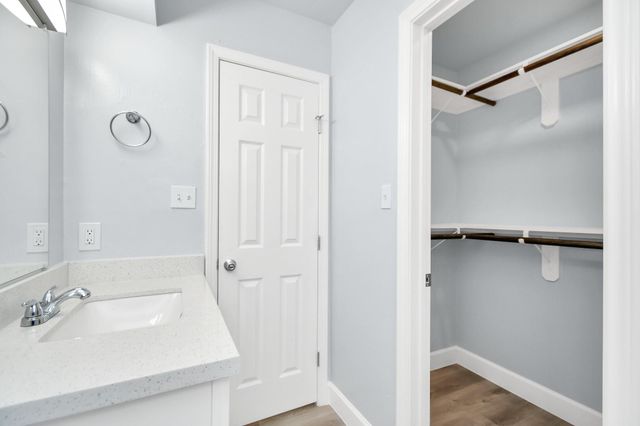 6411 Hollow Oaks Drive, Houston, TX 77050