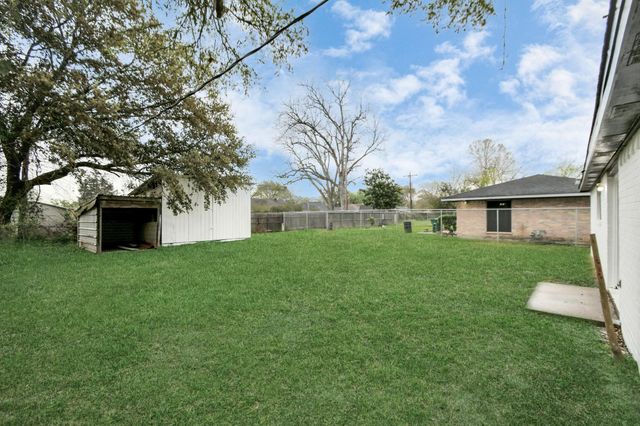 6411 Hollow Oaks Drive, Houston, TX 77050