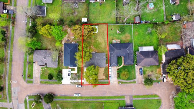 6411 Hollow Oaks Drive, Houston, TX 77050