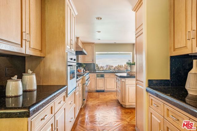 10820 Ambazac Way, Los Angeles, CA 90077