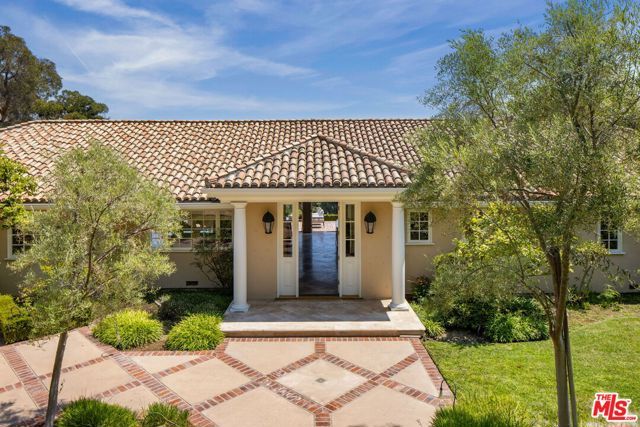 10820 Ambazac Way, Los Angeles, CA 90077