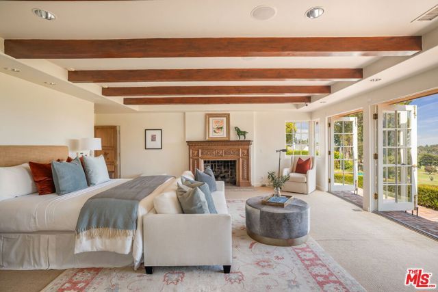 10820 Ambazac Way, Los Angeles, CA 90077