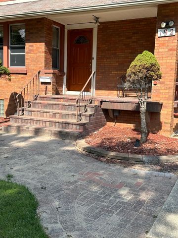 192 Waubansee Road, Riverside, IL 60546