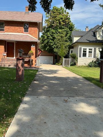 192 Waubansee Road, Riverside, IL 60546