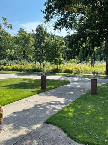 192 Waubansee Road, Riverside, IL 60546