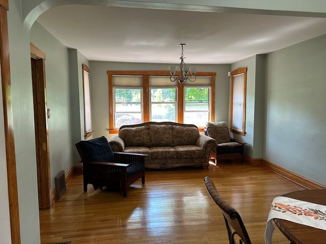 192 Waubansee Road, Riverside, IL 60546