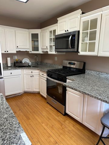 192 Waubansee Road, Riverside, IL 60546