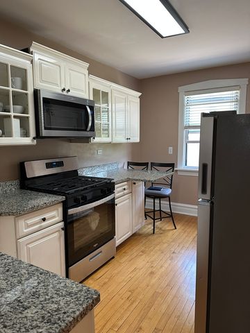 192 Waubansee Road, Riverside, IL 60546