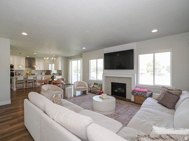 88 S KEAKI WOOD, Vineyard, UT 84059