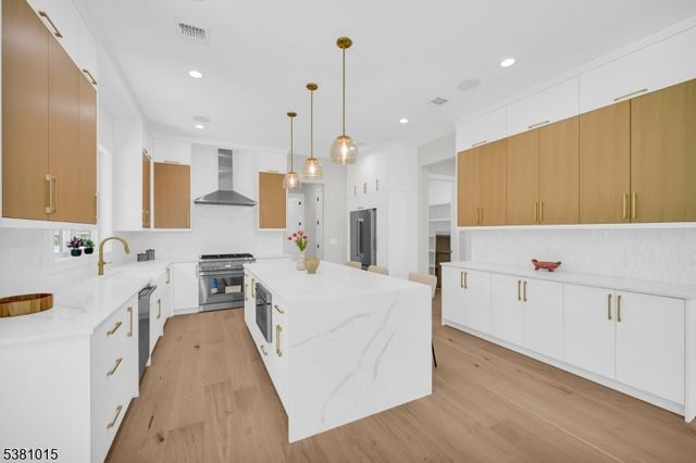 17 Arlington Dr, Livingston Twp., NJ 07039