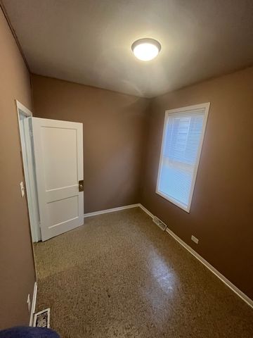 8220 S South Shore Drive, Chicago, IL 60617