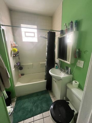 8220 S South Shore Drive, Chicago, IL 60617