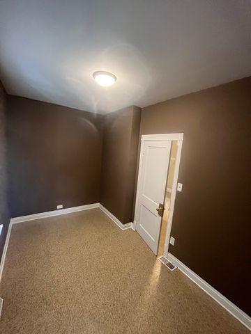 8220 S South Shore Drive, Chicago, IL 60617