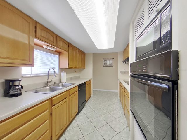 8608 CATTAIL DRIVE 4, Temple Terrace, FL 33637