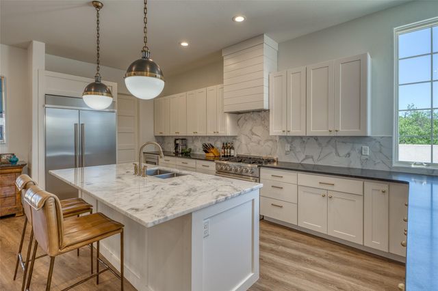 2807 Fault Line DR, Horseshoe Bay, TX 78657