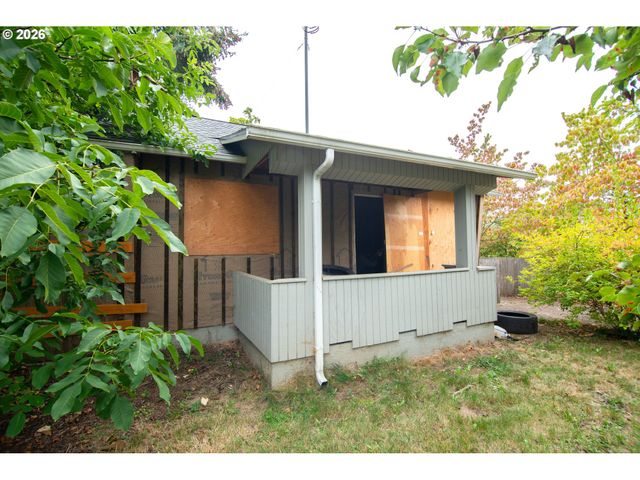 10422 Se ELLIS St, Portland, OR 97035