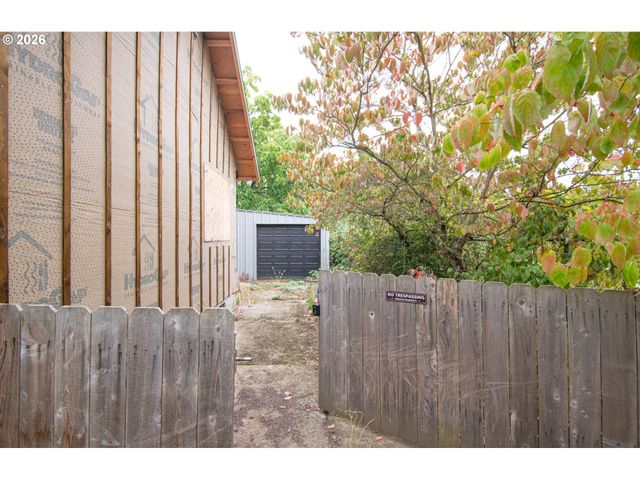 10422 Se ELLIS St, Portland, OR 97035