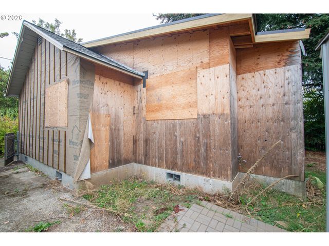 10422 Se ELLIS St, Portland, OR 97035